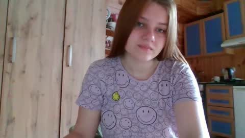 little_shygirl_ online show from 11-06-25, 05:52