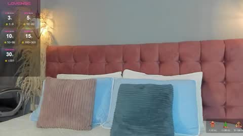 Snapshot of little_tania_ chatting on 12-15-25, 12:42 Tania online show from 12-15-25, 12:42