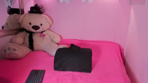 Ari online show from 11-19-25, 07:03