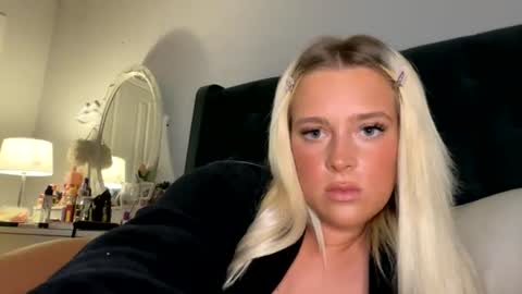Littleblonde010 online show from 07-18-26, 01:21
