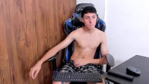 Snapshot of littledanny_ chatting on 09-16-25, 02:07 DANNY online show from 09-16-25, 02:07