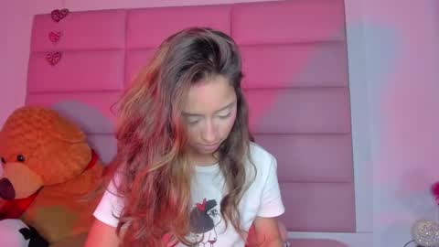 Snapshot of littlee_emma_ chatting on 01-31-25, 09:27 littlee_emma_ online show from 01-31-25, 09:27