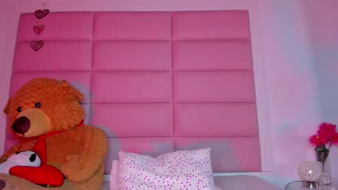 Snapshot of littlee_emma_ chatting on 02-02-25, 06:26 littlee_emma_ online show from 02-02-25, 06:26