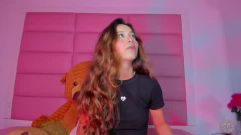 Snapshot of littlee_emma_ chatting on 02-26-25, 03:32 littlee_emma_ online show from 02-26-25, 03:32