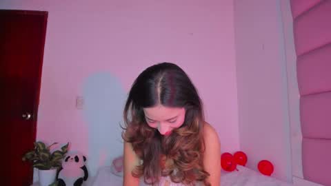 Snapshot of littlee_emma_ chatting on 09-25-25, 03:54 littlee_emma_ online show from 09-25-25, 03:54