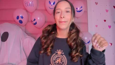Snapshot of littlee_emma_ chatting on 10-13-25, 12:21 littlee_emma_ online show from 10-13-25, 12:21