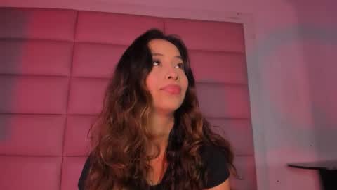 Snapshot of littlee_emma_ chatting on 11-15-25, 11:54 littlee_emma_ online show from 11-15-25, 11:54