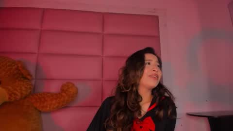 Snapshot of littlee_emma_ chatting on 11-22-25, 12:09 littlee_emma_ online show from 11-22-25, 12:09