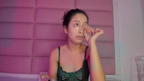 Snapshot of littlee_emma_ chatting on 12-18-25, 03:12 littlee_emma_ online show from 12-18-25, 03:12