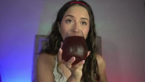 Snapshot of littlee_emma_ chatting on 07-17-26, 01:01 littlee_emma_ online show from 07-17-26, 01:01