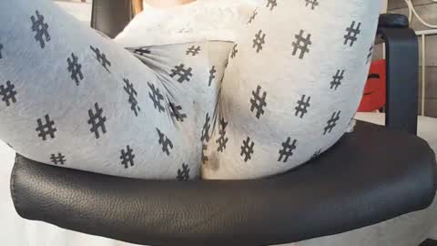 Your little flower  online show from 04-18-26, 06:39