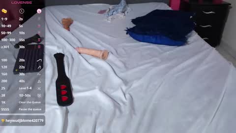 Snapshot of littlekloe_ chatting on 12-17-24, 11:59 Litllekloe online show from 12-17-24, 11:59