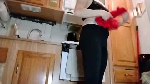 Snapshot of littleleo96 chatting on 10-12-25, 05:06 littleleo96 online show from 10-12-25, 05:06