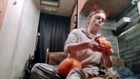 Snapshot of littleleo96 chatting on 10-29-25, 06:04 littleleo96 online show from 10-29-25, 06:04