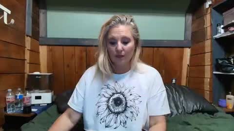 lisanixs online show from 04-15-26, 06:59