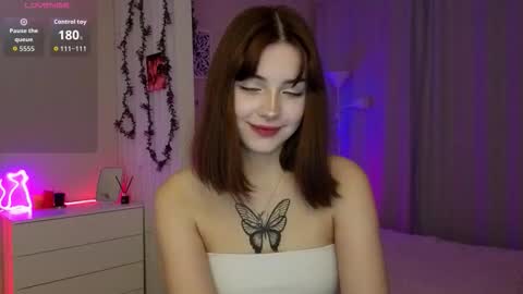 Snapshot of littlenight0wl chatting on 11-05-25, 03:50 Bella online show from 11-05-25, 03:50