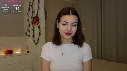 Snapshot of littlenight0wl chatting on 11-23-25, 04:45 Bella online show from 11-23-25, 04:45