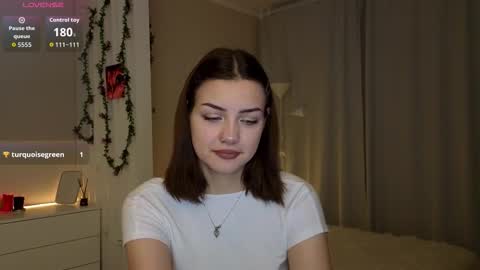 Snapshot of littlenight0wl chatting on 11-28-25, 05:43 Bella online show from 11-28-25, 05:43