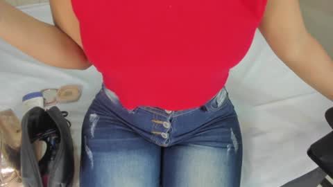 im olivia IG littleolivia01 online show from 01-31-25, 01:23