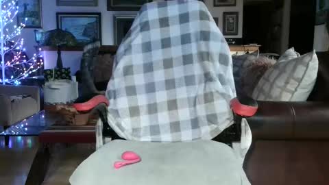 Miss D   Shows Mon Wed  Fri online show from 11-15-25, 12:19