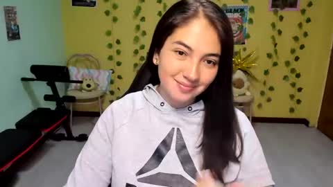 Mia  Wednesday to Sunday 730 am to 1030 am Colombian Hour D online show from 06-14-26, 05:31