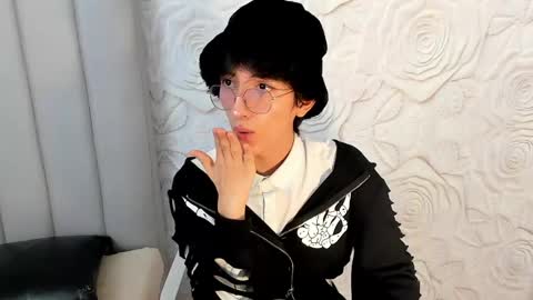 Snapshot of littleprince_ chatting on 05-12-26, 06:21 PRINCE online show from 05-12-26, 06:21