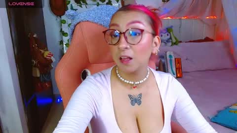 Snapshot of littlerouse_ chatting on 05-20-26, 08:20 Ruby Rouse online show from 05-20-26, 08:20