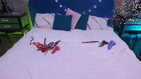 Snapshot of littleshyy chatting on 05-04-26, 12:45 Masha online show from 05-04-26, 12:45