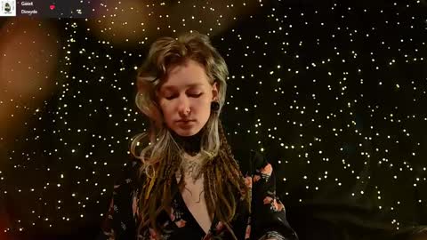 Niki  free tg channel with some photos gifs and info about streams  online show from 04-01-26, 02:14