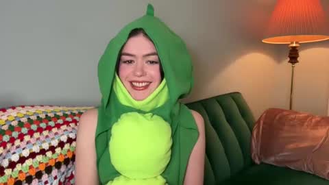 Snapshot of littlesugarpea chatting on 01-04-25, 12:48 Little Sugar Pea online show from 01-04-25, 12:48