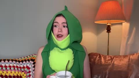 Snapshot of littlesugarpea chatting on 01-12-25, 12:39 Little Sugar Pea online show from 01-12-25, 12:39