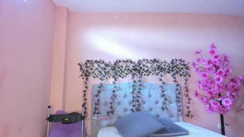Snapshot of littletammy4u_ chatting on 09-13-25, 12:05 tammy online show from 09-13-25, 12:05