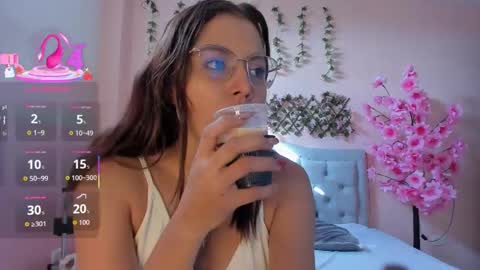 Snapshot of littletammy4u_ chatting on 09-29-25, 12:32 tammy online show from 09-29-25, 12:32