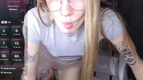 Snapshot of littlevildevil chatting on 05-11-26, 08:20 Eliana online show from 05-11-26, 08:20