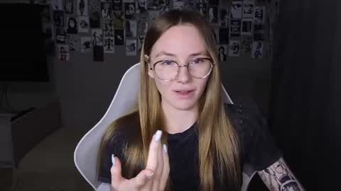Snapshot of littlevildevil chatting on 06-14-26, 07:54 Eliana online show from 06-14-26, 07:54