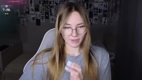 Snapshot of littlevildevil chatting on 06-19-26, 08:07 Eliana online show from 06-19-26, 08:07