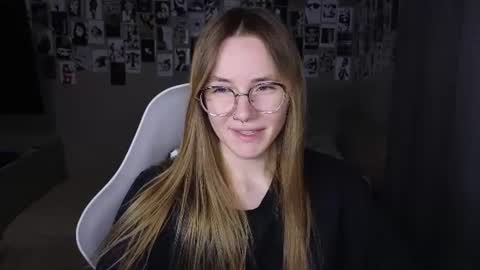 Snapshot of littlevildevil chatting on 06-20-26, 07:33 Eliana online show from 06-20-26, 07:33