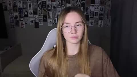 Snapshot of littlevildevil chatting on 06-30-26, 06:58 Eliana online show from 06-30-26, 06:58