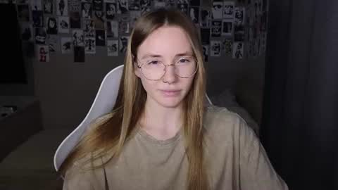 Snapshot of littlevildevil chatting on 07-06-26, 06:10 Eliana online show from 07-06-26, 06:10