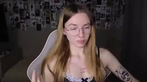 Snapshot of littlevildevil chatting on 07-12-26, 07:32 Eliana online show from 07-12-26, 07:32
