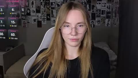 Snapshot of littlevildevil chatting on 08-03-26, 06:56 Eliana online show from 08-03-26, 06:56