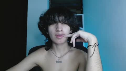 Snapshot of littlextrem chatting on 06-12-26, 02:32 Eros online show from 06-12-26, 02:32