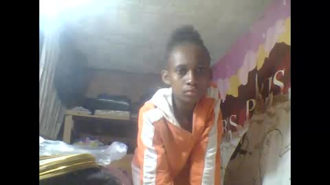 Snapshot of littleyanah chatting on 10-05-25, 04:27 yanah online show from 10-05-25, 04:27