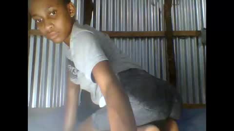 Snapshot of littleyanah chatting on 10-24-25, 08:05 yanah online show from 10-24-25, 08:05