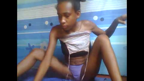 Snapshot of littleyanah chatting on 11-20-25, 11:10 yanah online show from 11-20-25, 11:10