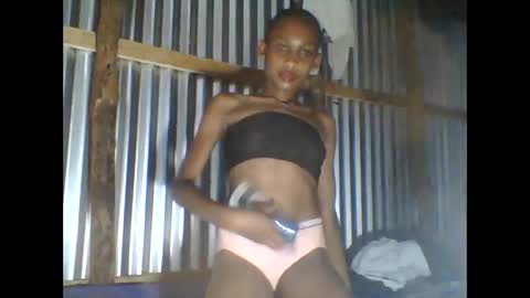 Snapshot of littleyanah chatting on 11-22-25, 03:00 yanah online show from 11-22-25, 03:00