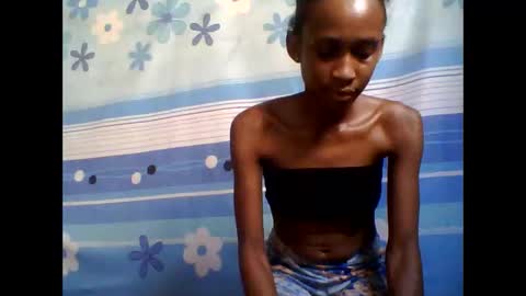 Snapshot of littleyanah chatting on 11-24-25, 10:37 yanah online show from 11-24-25, 10:37