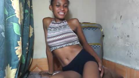 Snapshot of littleyanah chatting on 01-06-26, 06:33 yanah online show from 01-06-26, 06:33