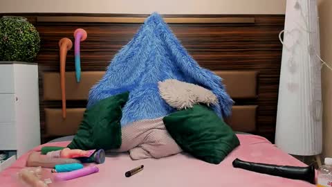 Snapshot of liviahott chatting on 12-15-24, 12:49 Livia and Lucy D online show from 12-15-24, 12:49