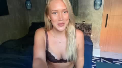 Snapshot of livslifee chatting on 04-11-26, 07:45 olivia online show from 04-11-26, 07:45